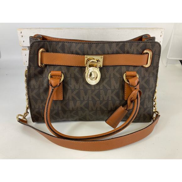 MICHAEL KORS SIGNATURE SAFFIANO LEATHER MEDIUM SHOULDER BAG - Picture 1 of 16